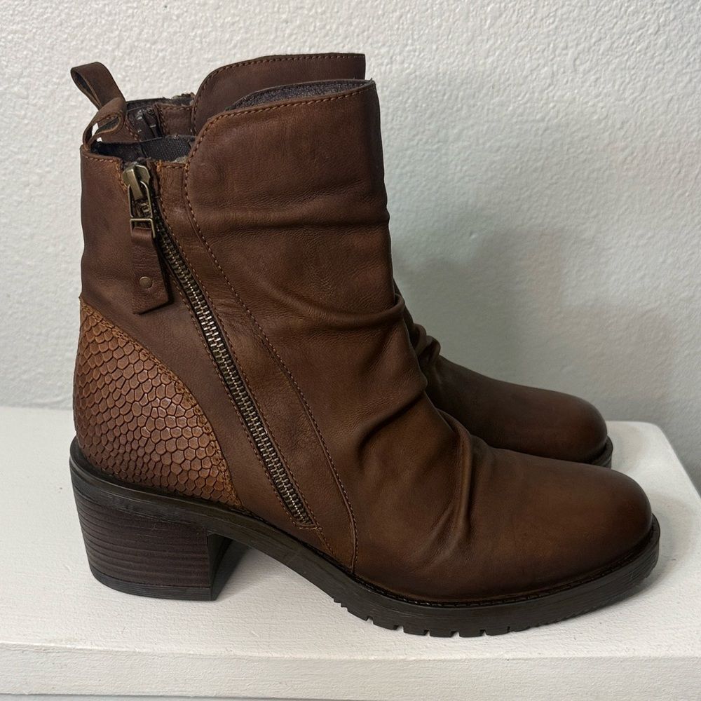 Vintage Foundry Co Brown Leather Ankle Boots Women’s 10 Block Heel Zipper